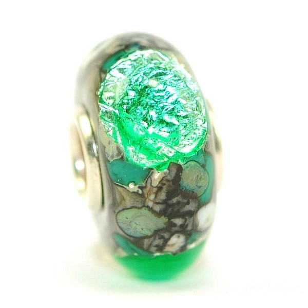 Kamane - Glas Bead - Green Treasure